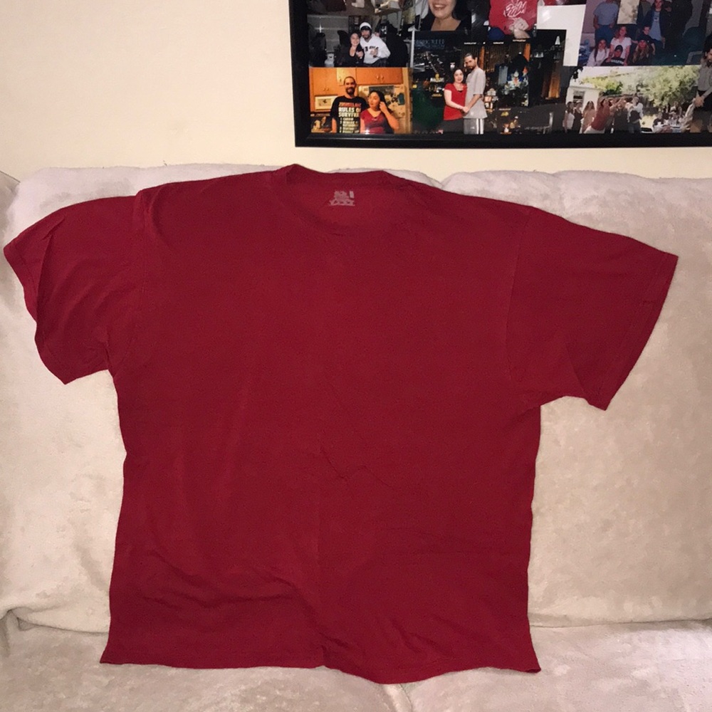 Fruit of the loom XL red short sleeved shirt 💕